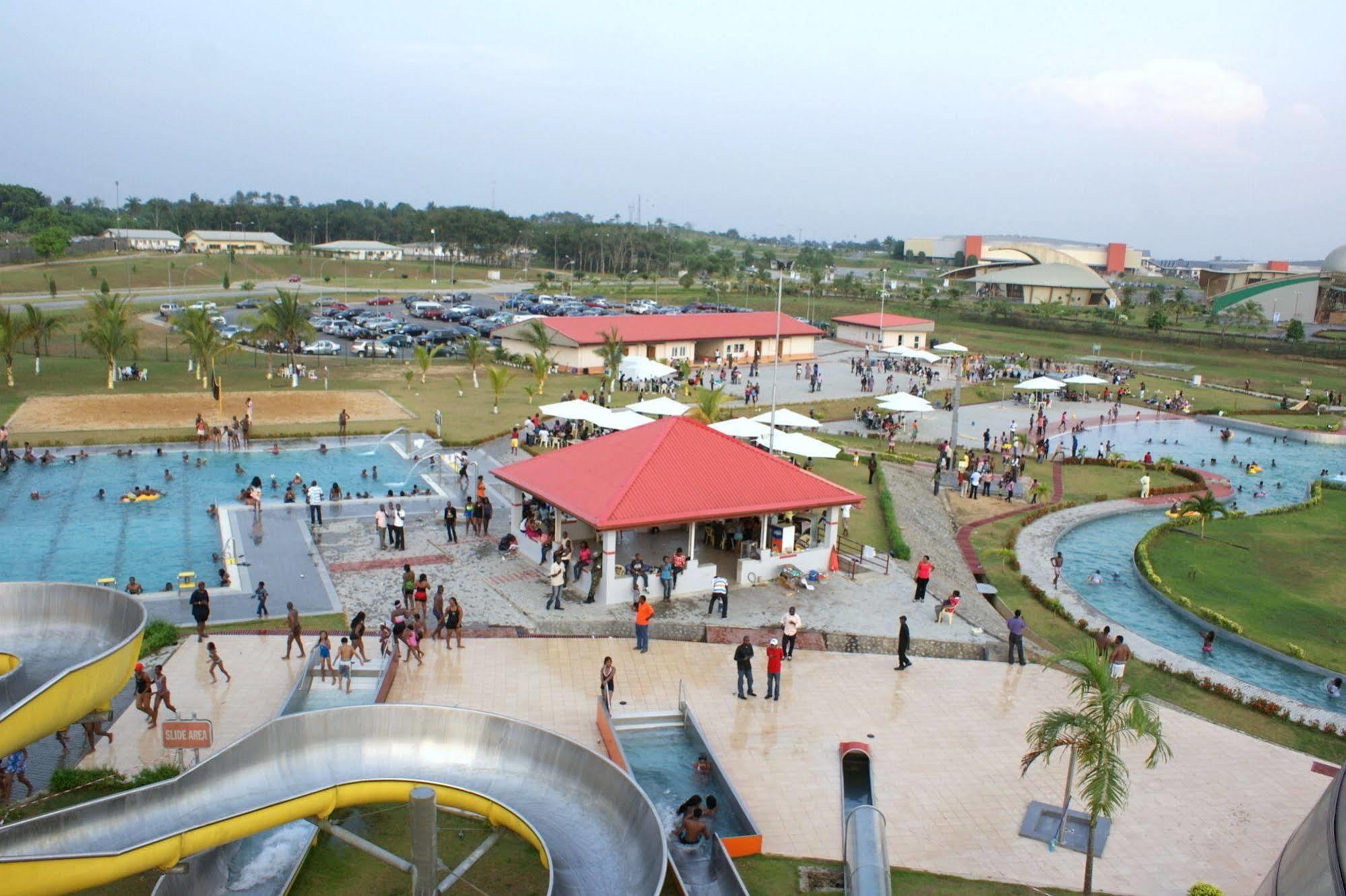 Tinapa Lakeside Hotel Калабар Екстер'єр фото